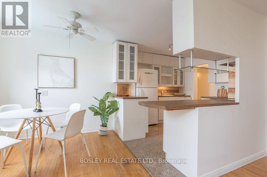 1 - 2693 Lakeshore Boulevard W Property Photo 10