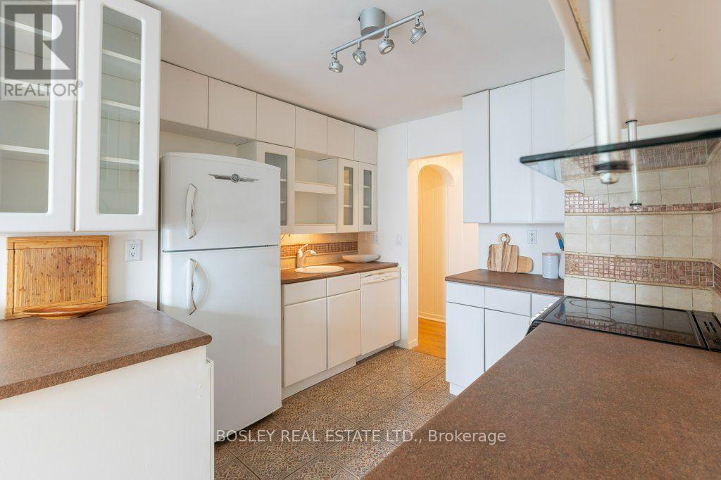 1 - 2693 Lakeshore Boulevard W Property Photo 11