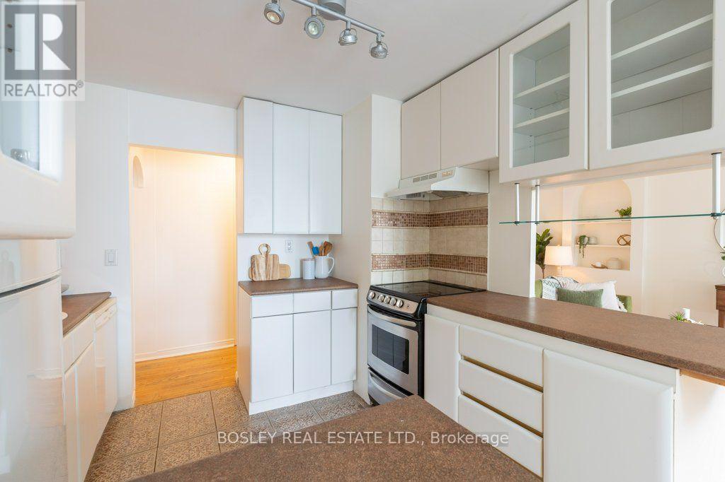 1 - 2693 Lakeshore Boulevard W Property Photo 12