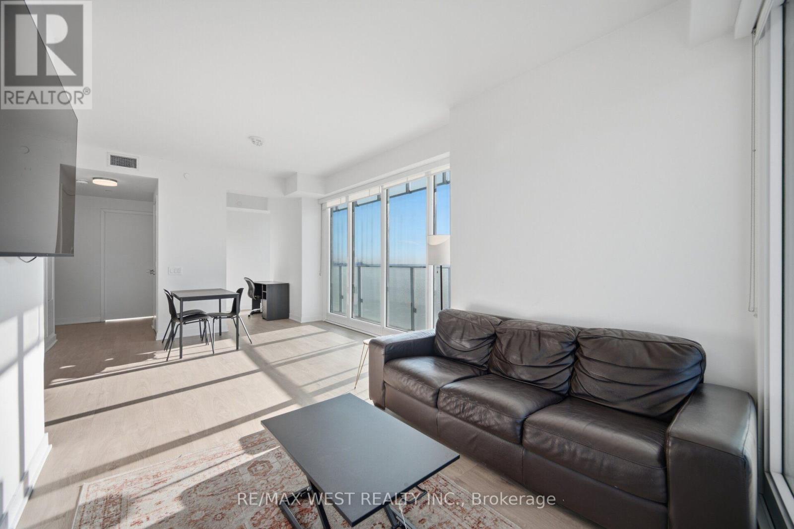 5104 - 3900 Confederation Parkway Property Photo 18