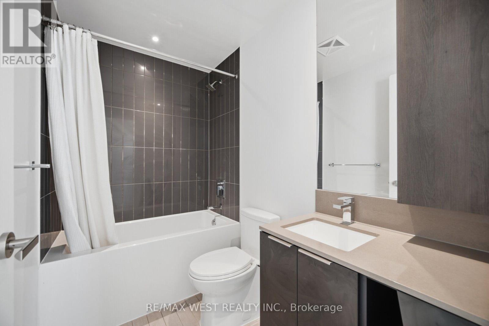 5104 - 3900 Confederation Parkway Property Photo 28