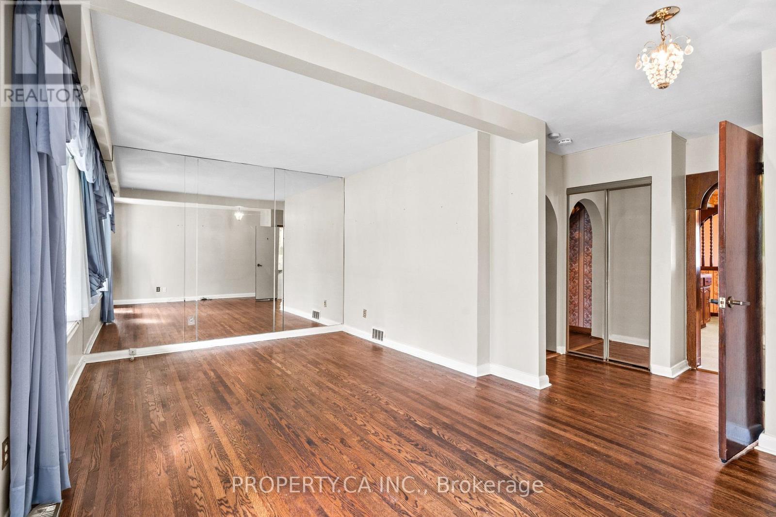 16 Warren Crescent Property Photo 3