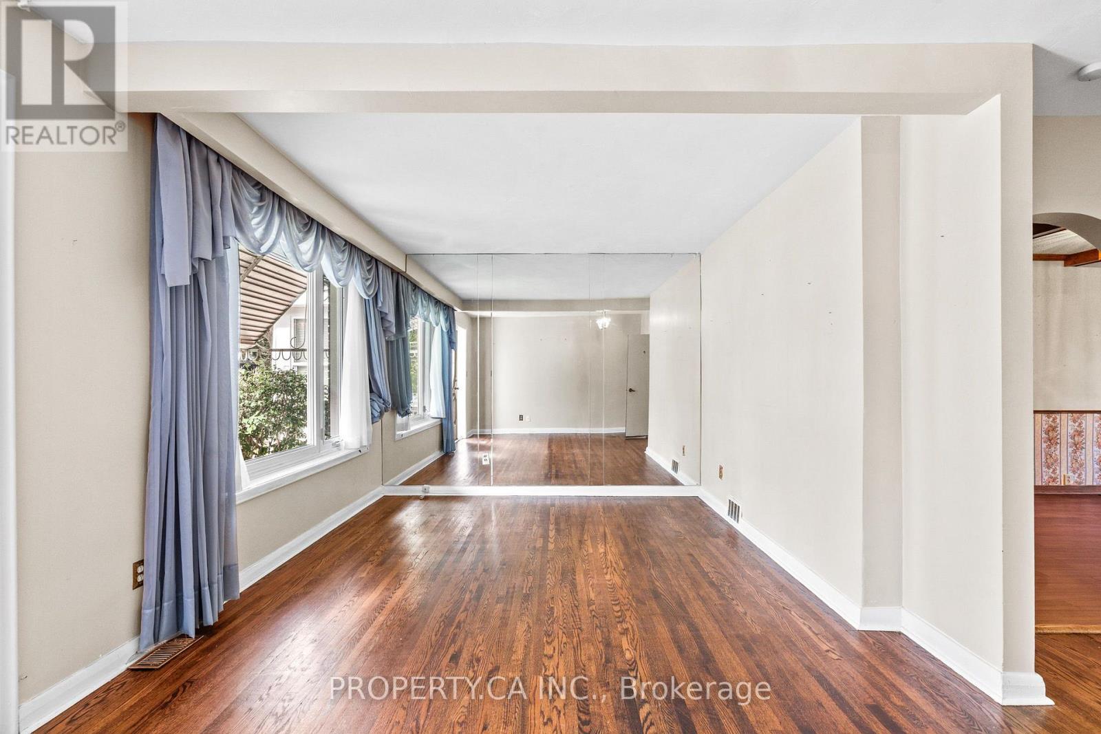 16 Warren Crescent Property Photo 4