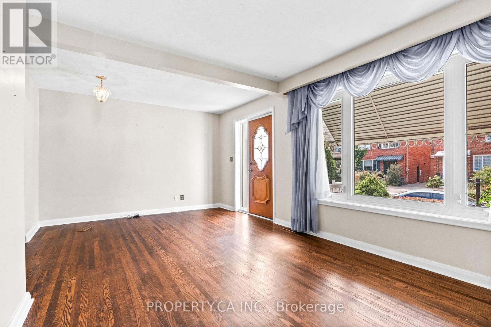 16 Warren Crescent Property Photo 5