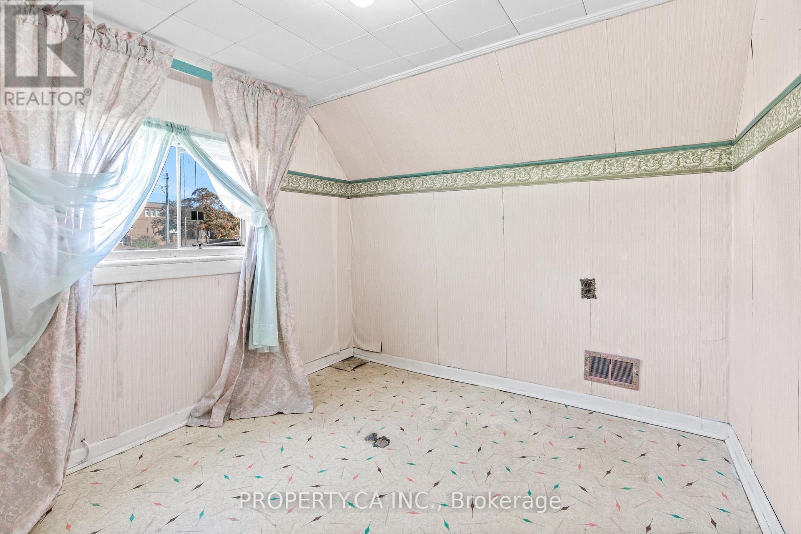 16 Warren Crescent Property Photo 22