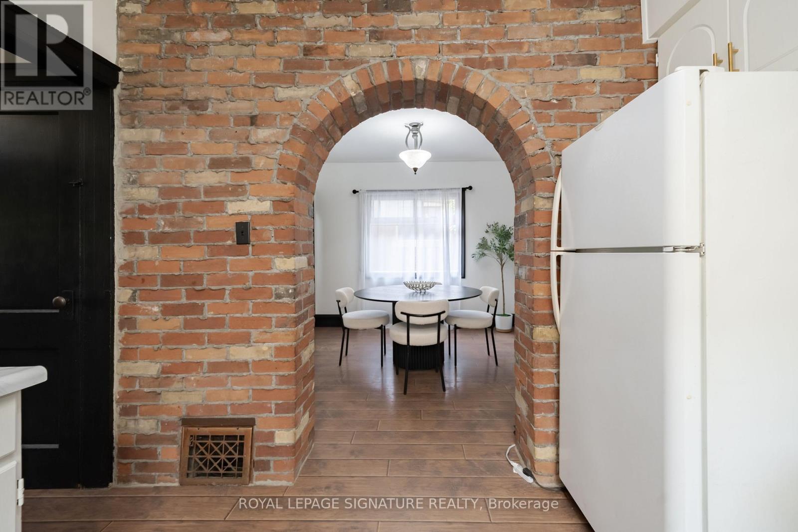 234 John Street Property Photo 6