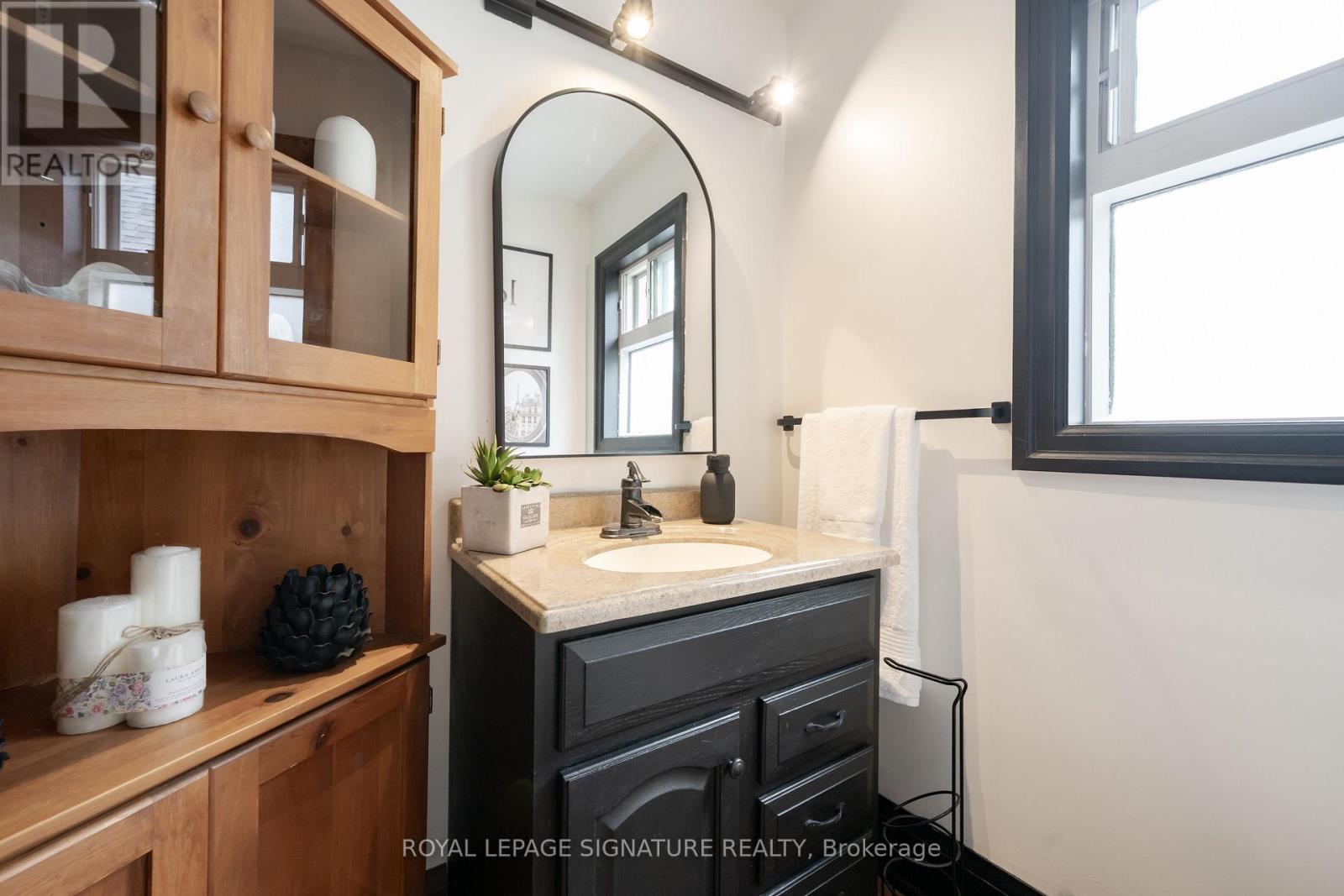 234 John Street Property Photo 16