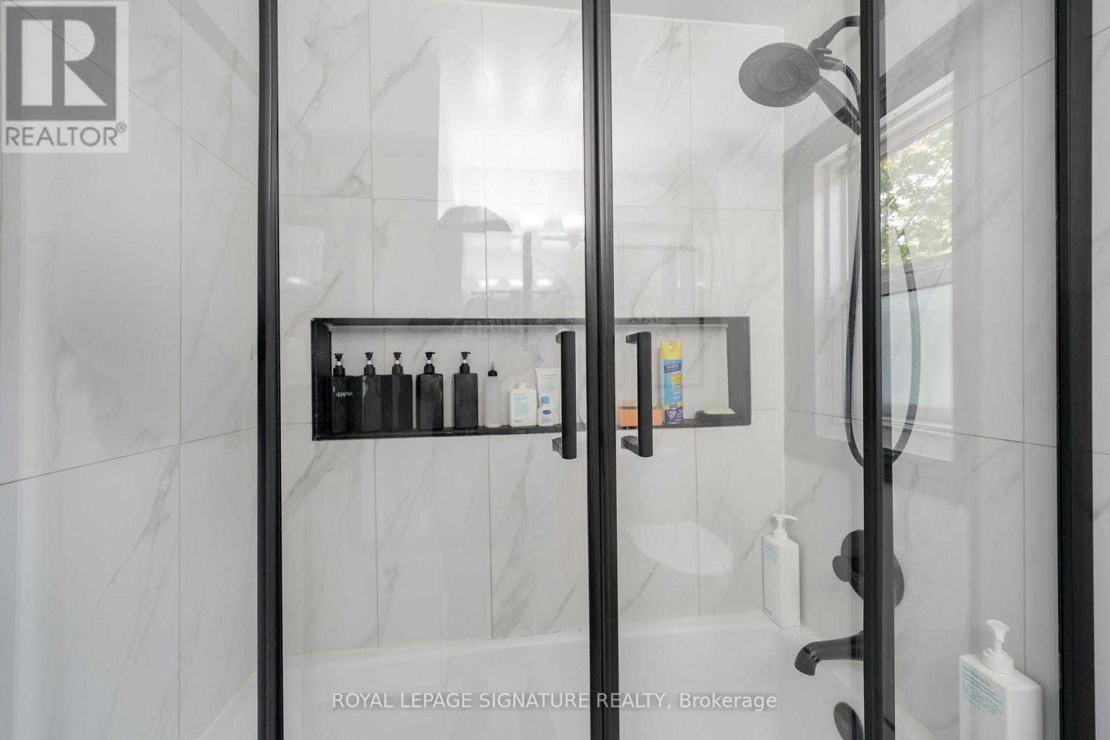 234 John Street Property Photo 27