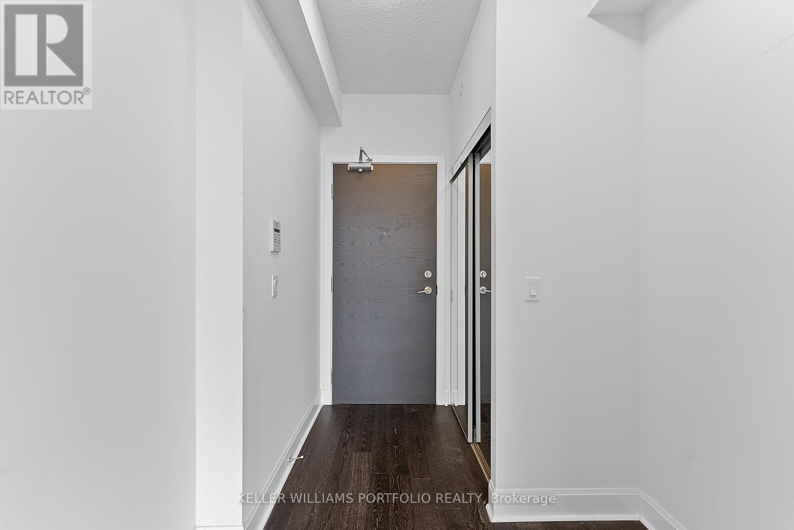 1011 - 33 Shore Breeze Drive Property Photo 3