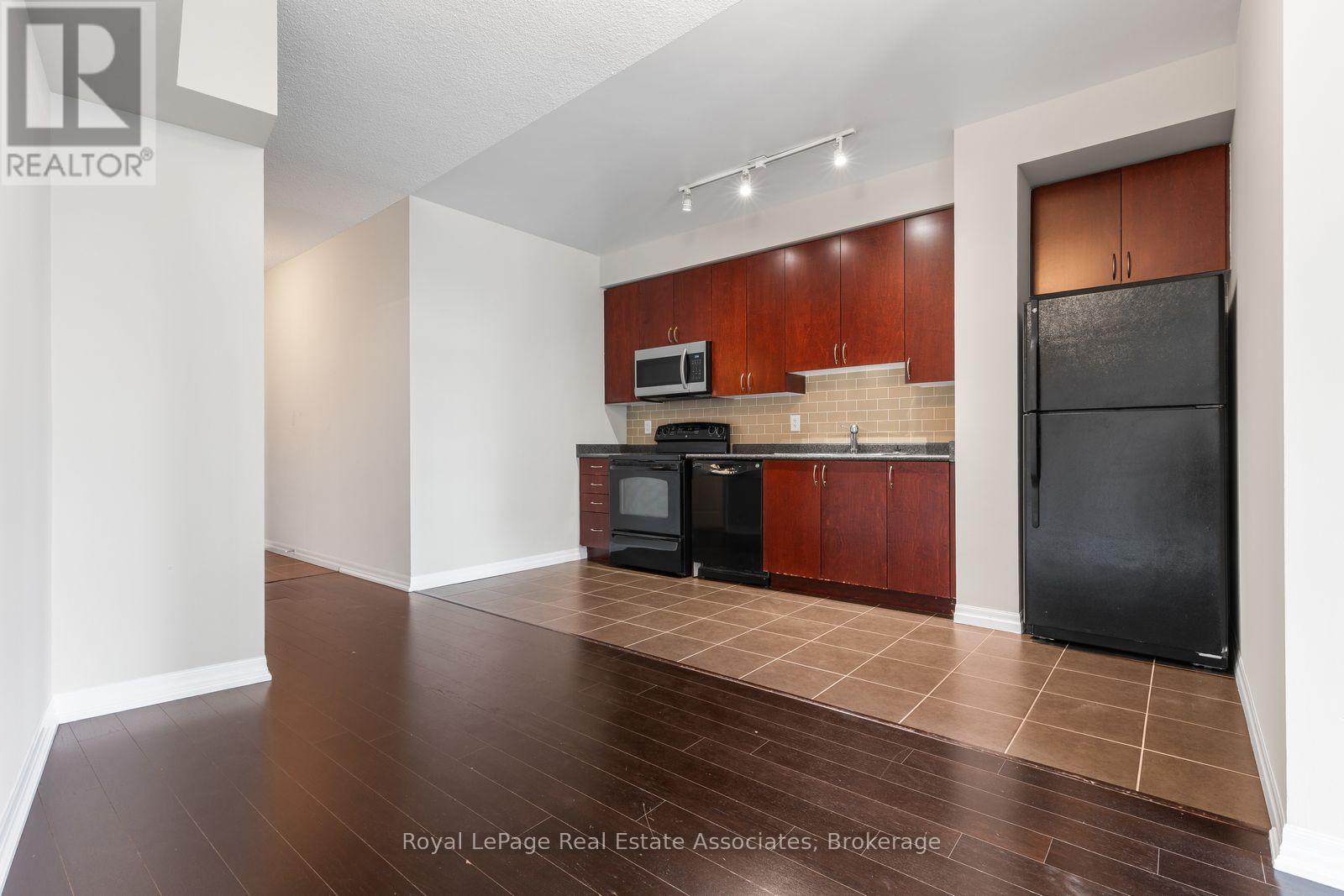1709 - 223 Webb Drive Property Photo 6