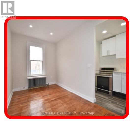 2nd Floor - 1436 Queen Street W Property Photo 12