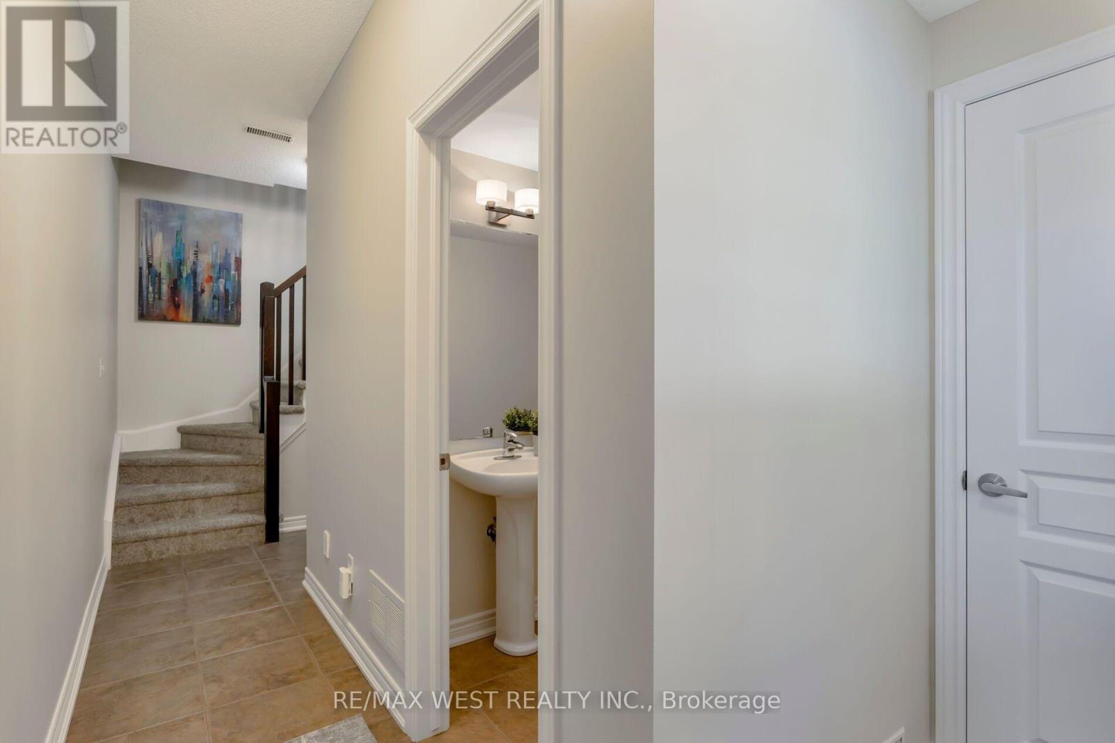 628 Bibby Common Property Photo 4