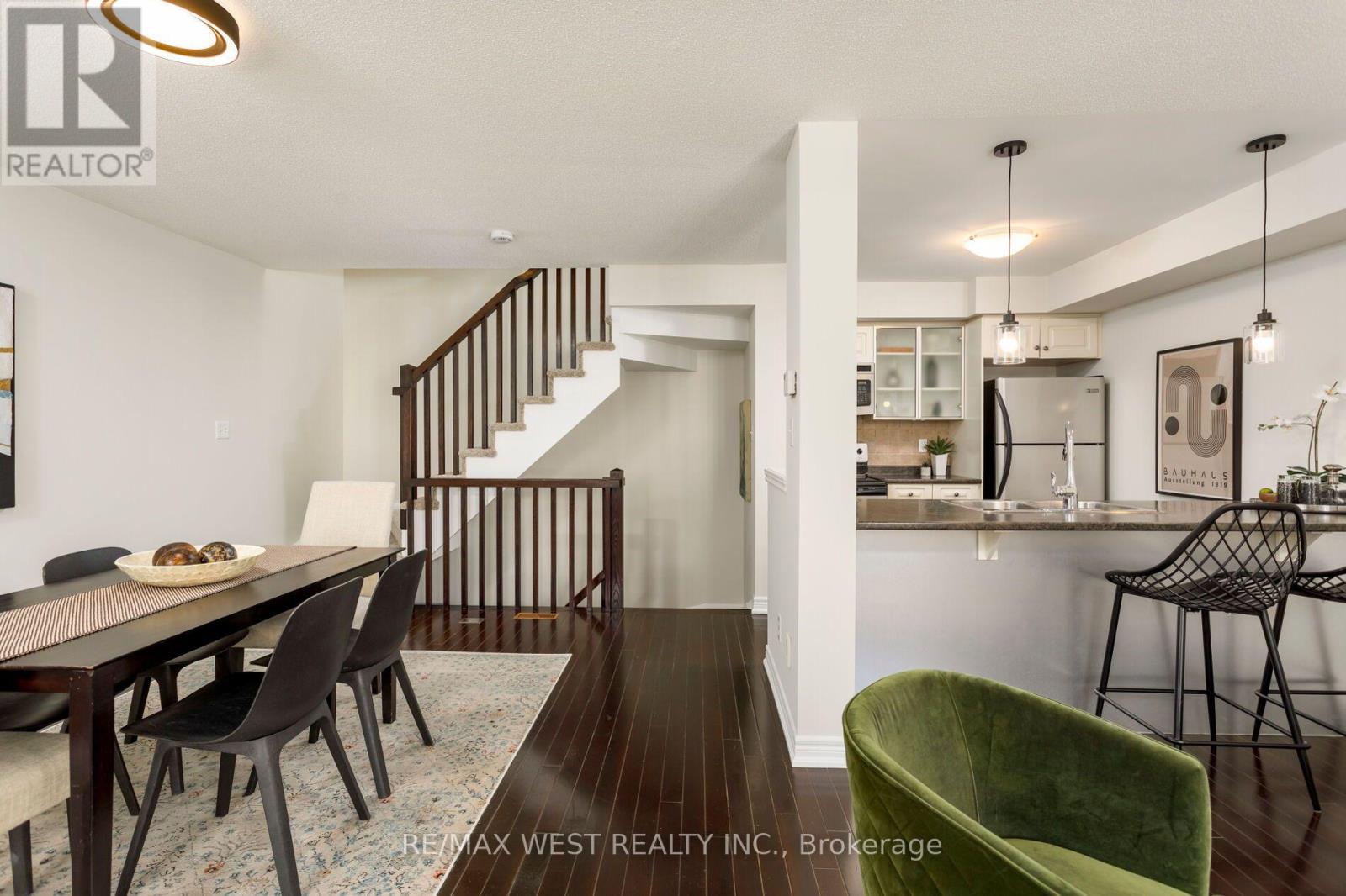 628 Bibby Common Property Photo 7