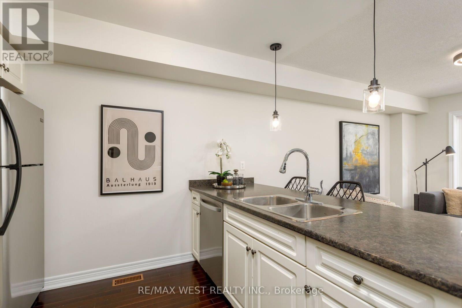 628 Bibby Common Property Photo 19