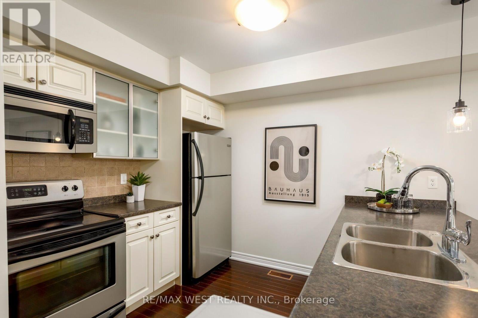628 Bibby Common Property Photo 20
