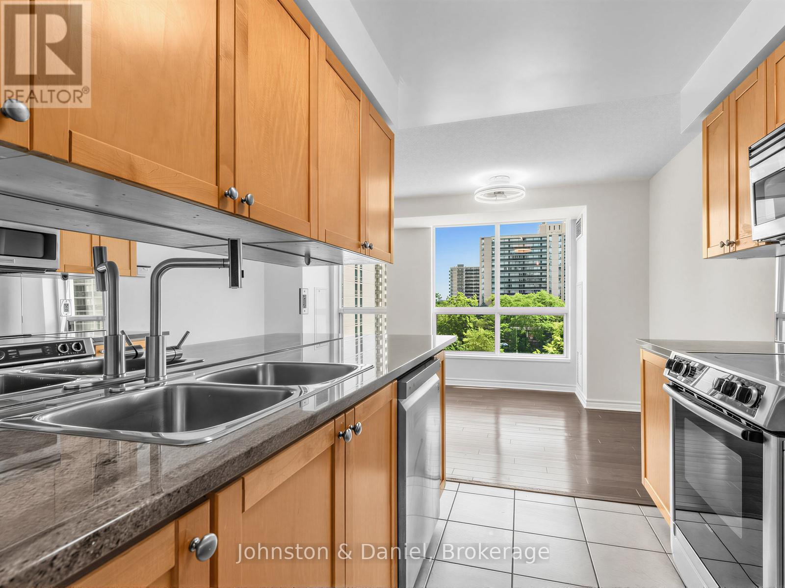 503 - 70 High Park Avenue Property Photo 13