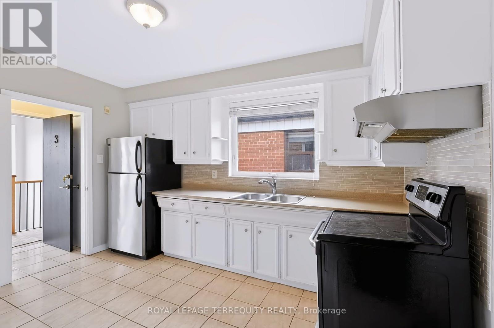 Upper - 32 Dynevor Road Property Photo 14