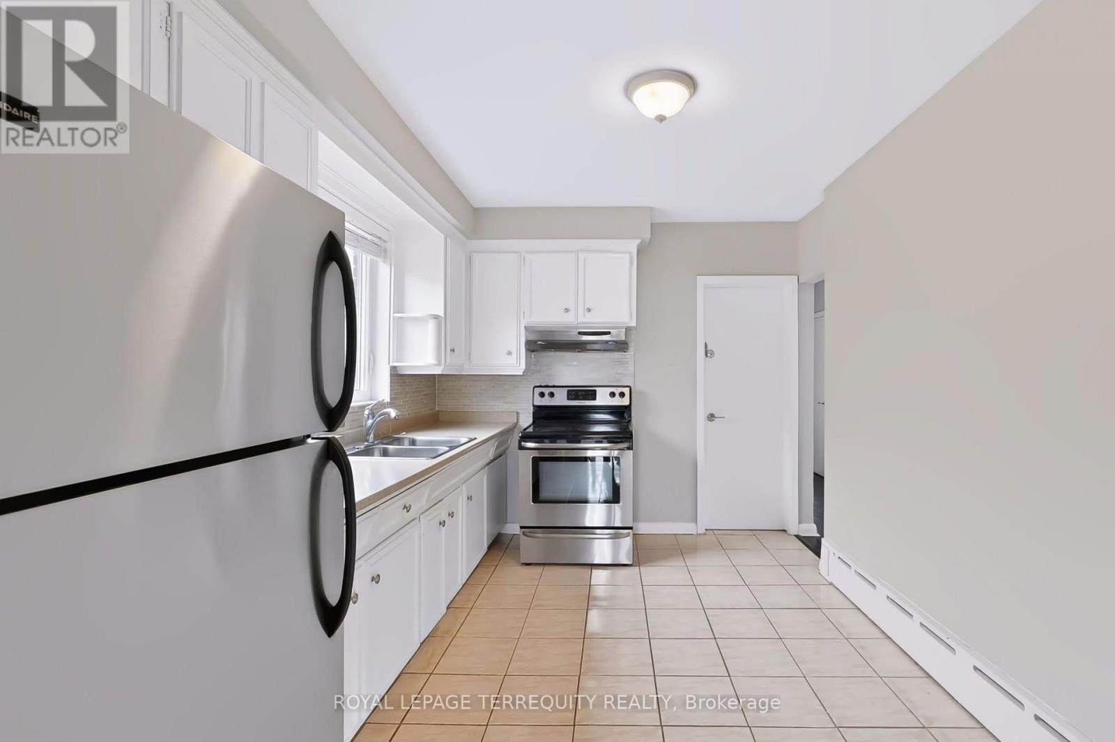 Upper - 32 Dynevor Road Property Photo 16