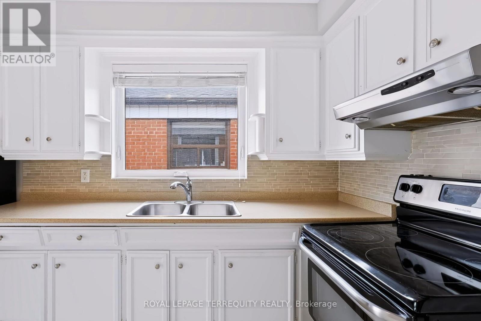 Upper - 32 Dynevor Road Property Photo 17