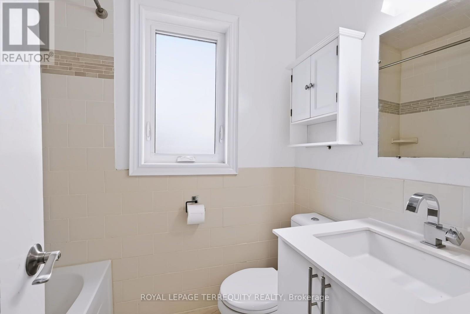 Upper - 32 Dynevor Road Property Photo 19