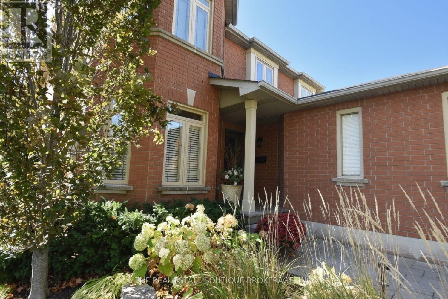 470 Amanda Crescent Property Photo 2