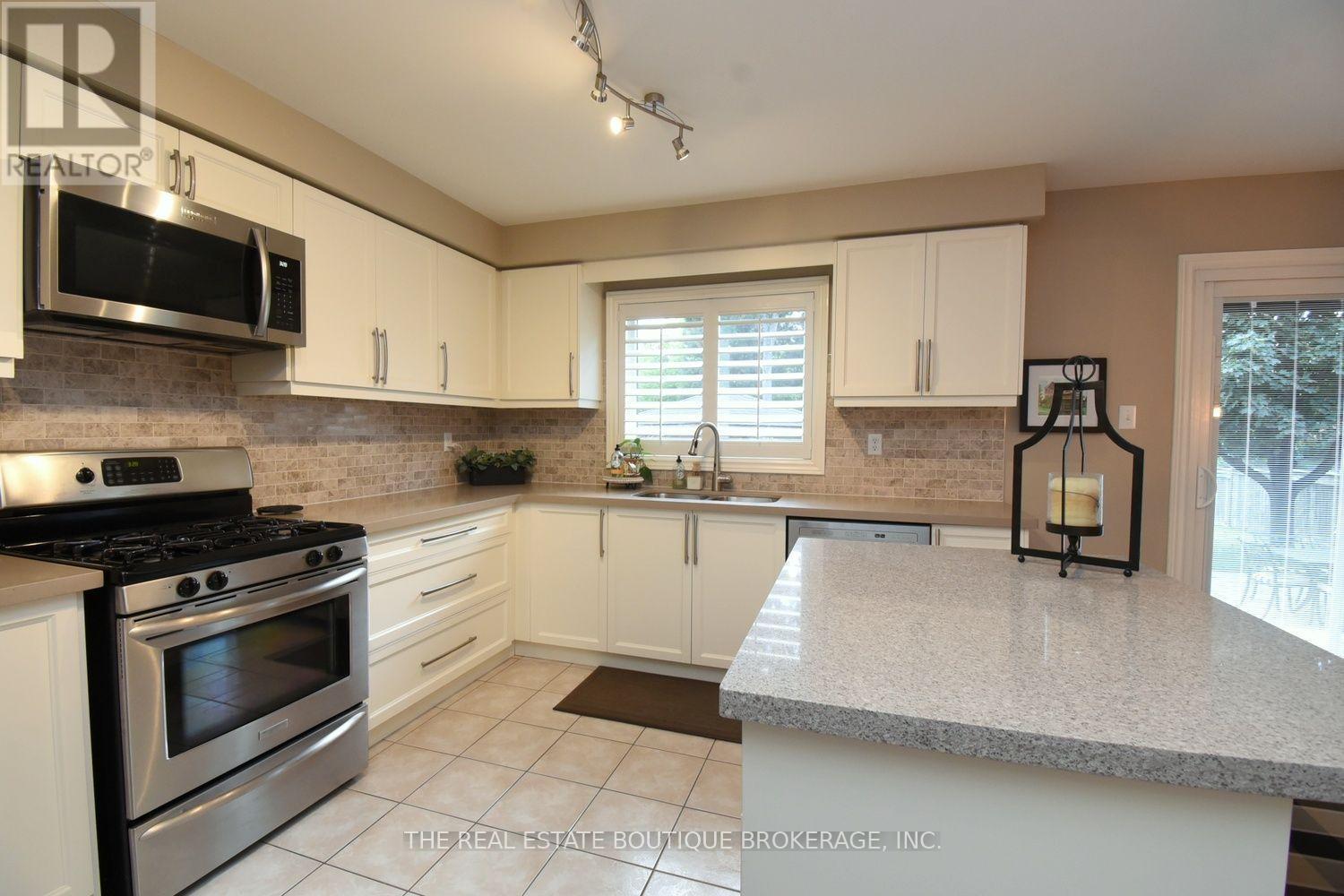 470 Amanda Crescent Property Photo 12
