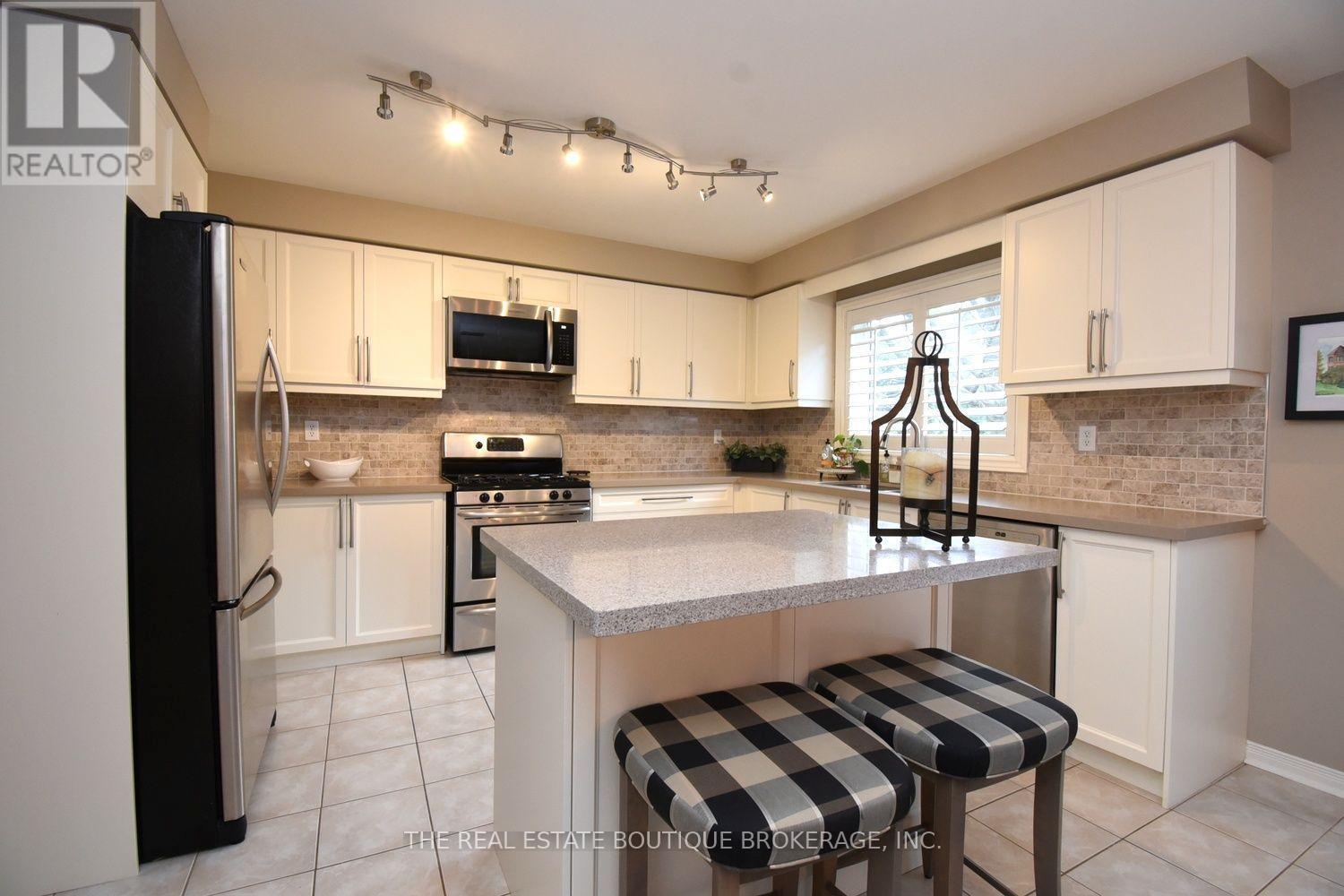 470 Amanda Crescent Property Photo 13