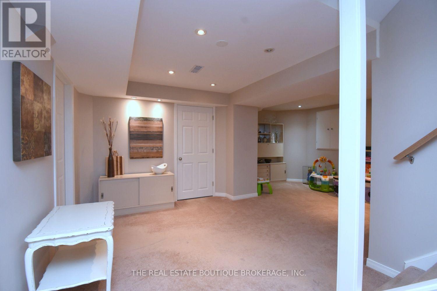 470 Amanda Crescent Property Photo 38