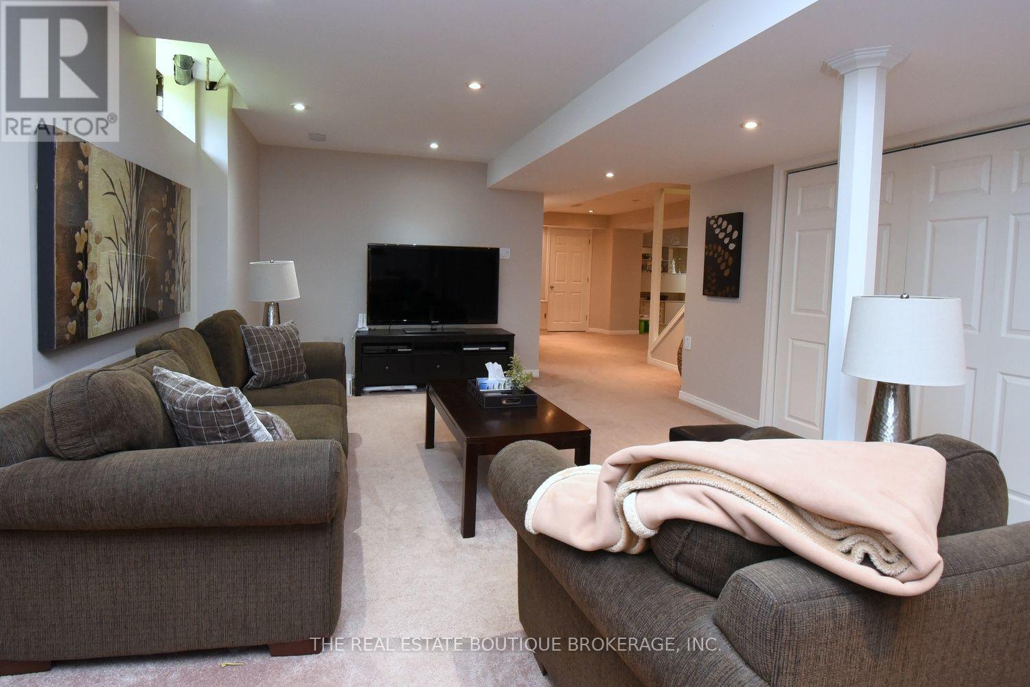 470 Amanda Crescent Property Photo 39