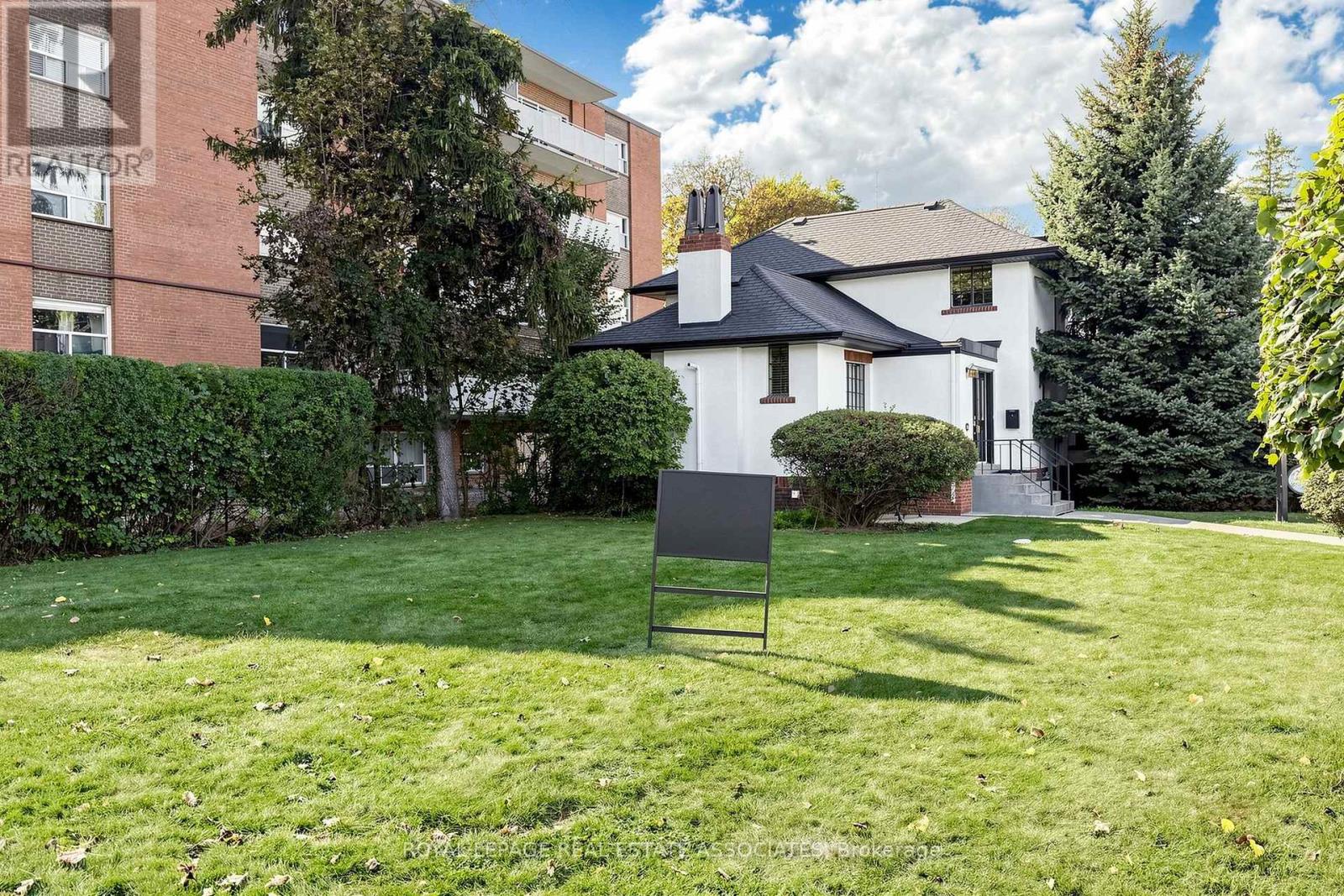 298 Lakeshore Road E Property Photo 5