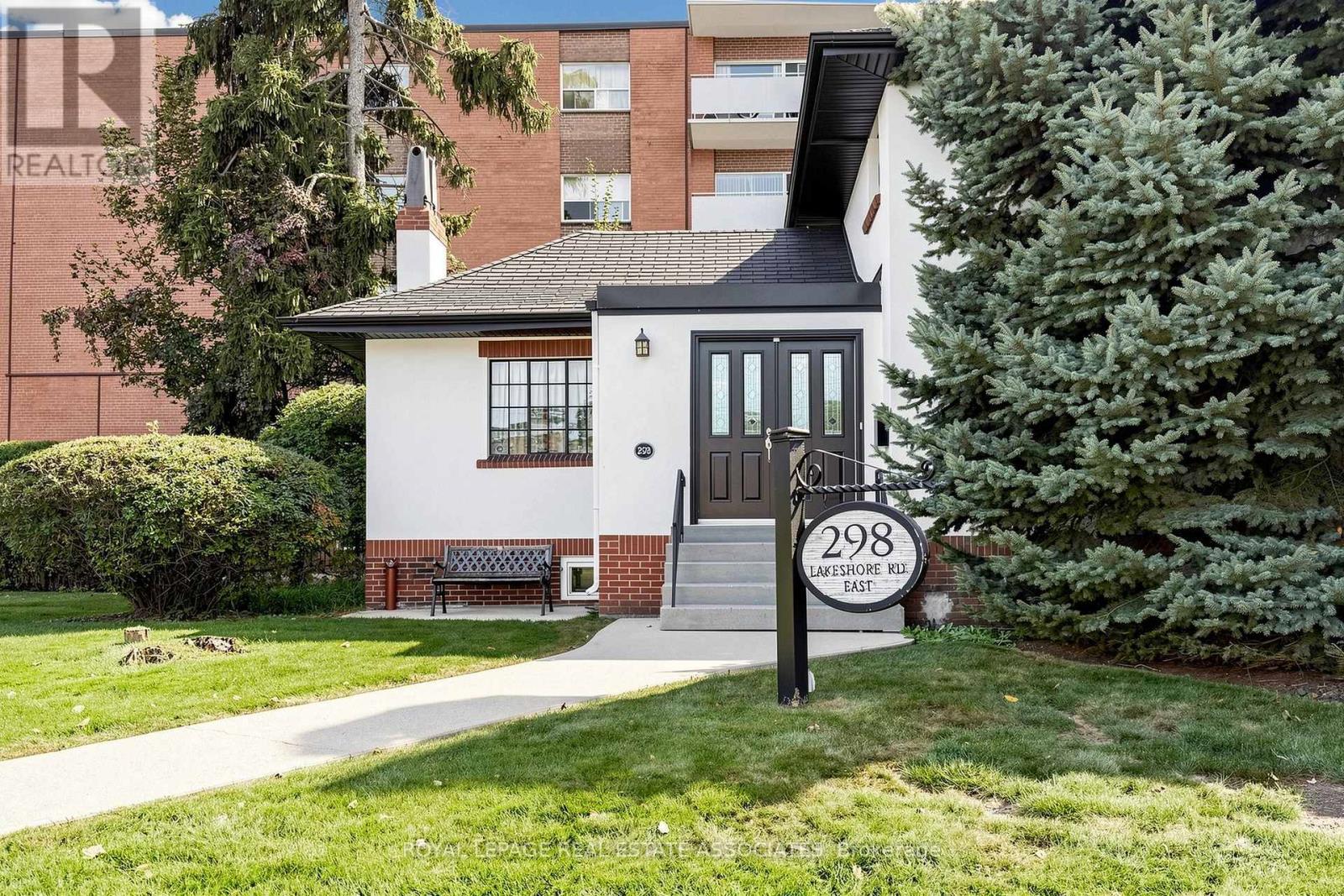 298 Lakeshore Road E Property Photo 6