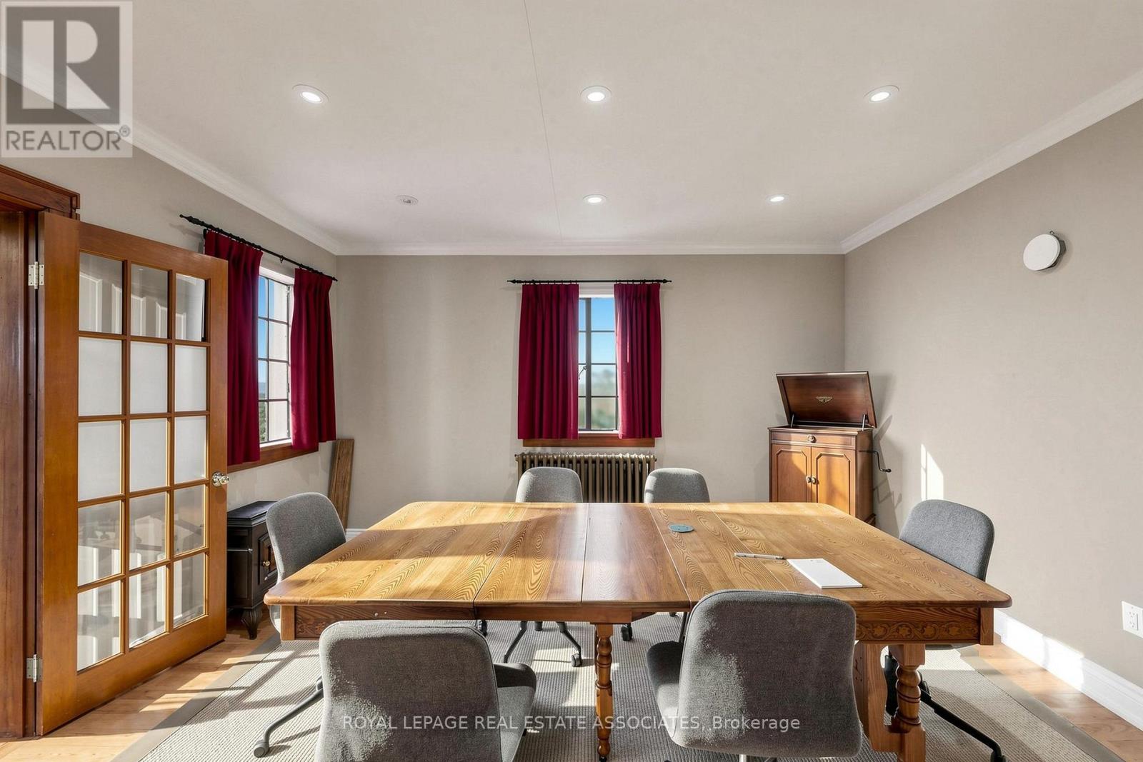 298 Lakeshore Road E Property Photo 12