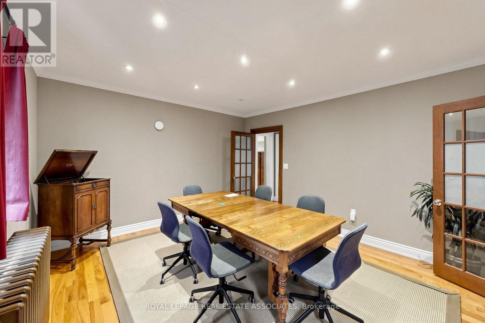 298 Lakeshore Road E Property Photo 14