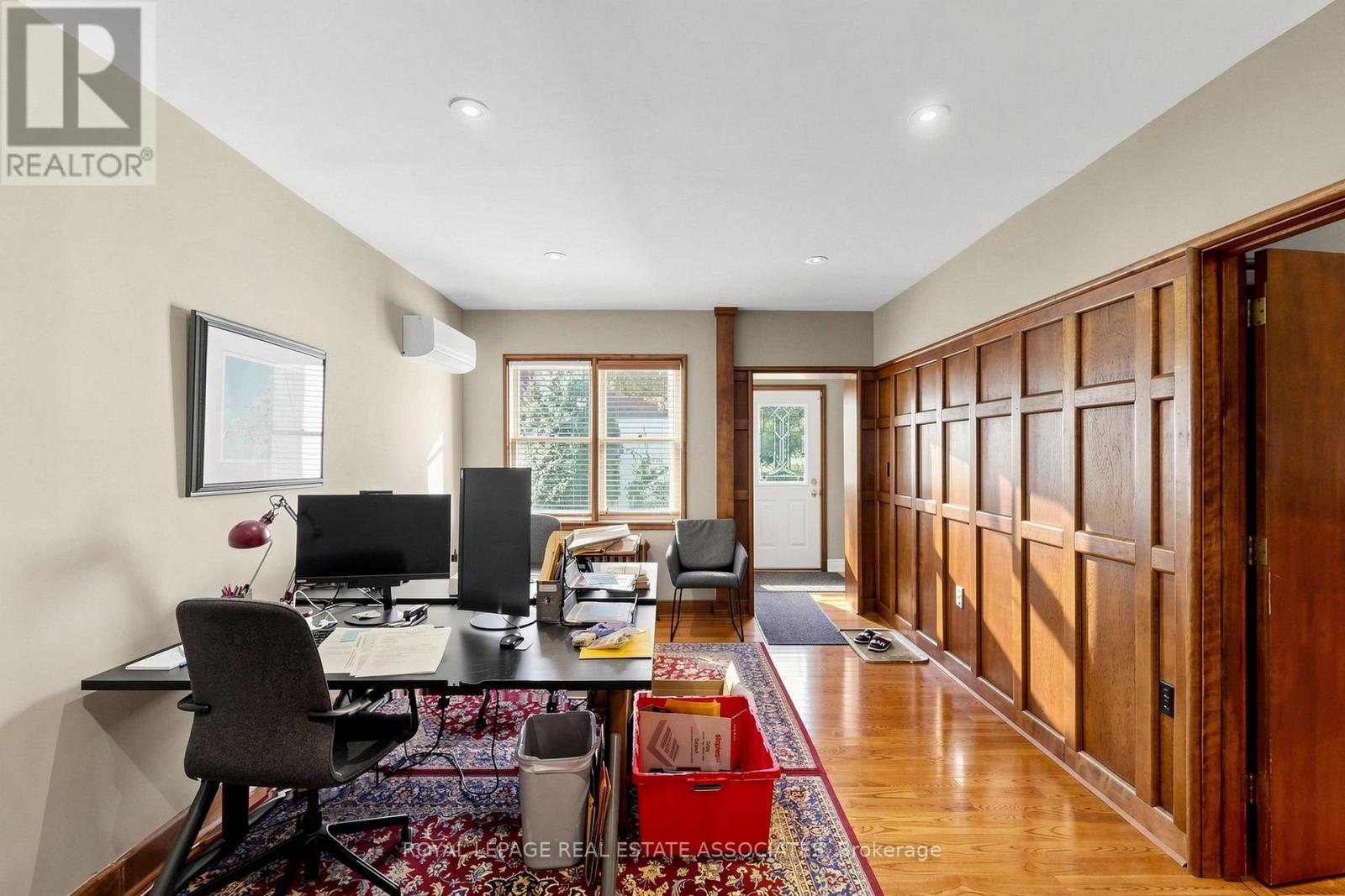 298 Lakeshore Road E Property Photo 18