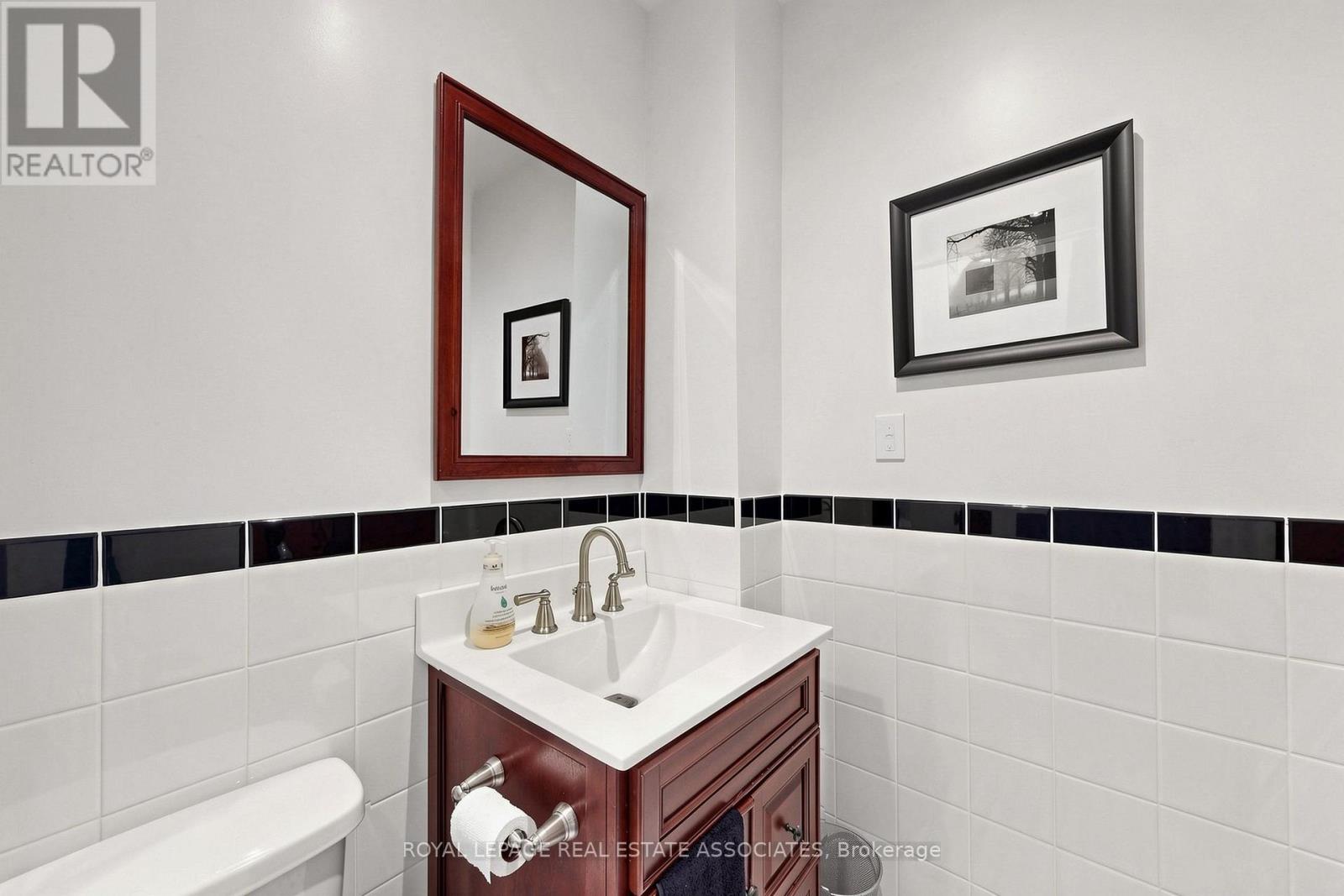 298 Lakeshore Road E Property Photo 27
