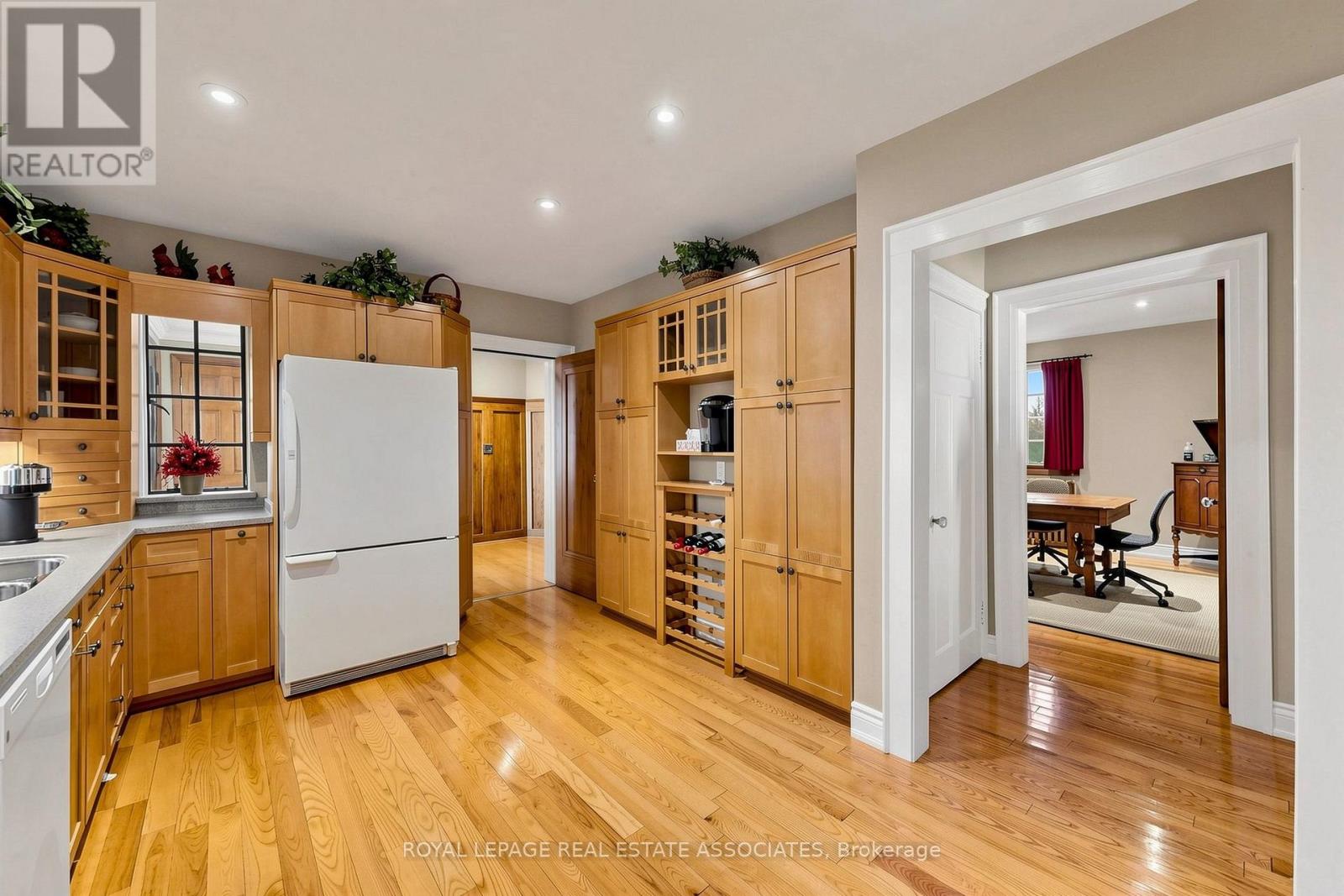 298 Lakeshore Road Property Photo 14