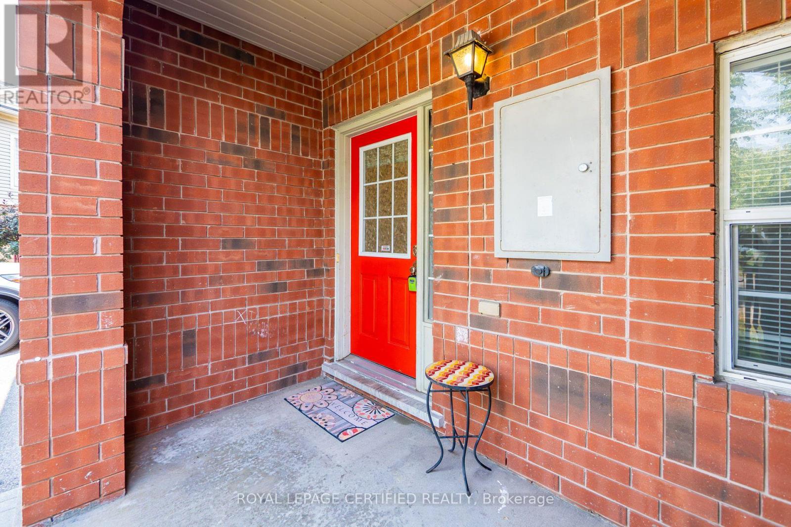 464 Collis Court Property Photo 3