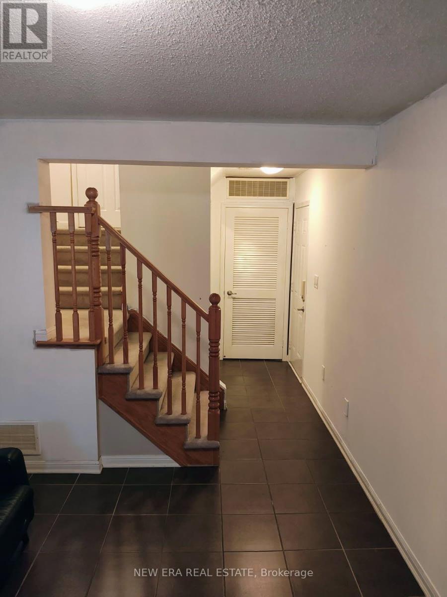225 Schreyer Crescent Property Photo 3