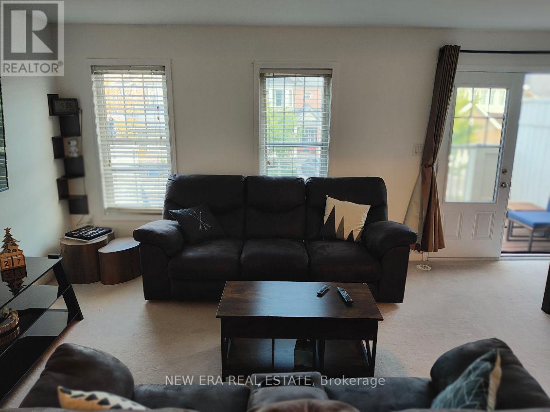 225 Schreyer Crescent Property Photo 4