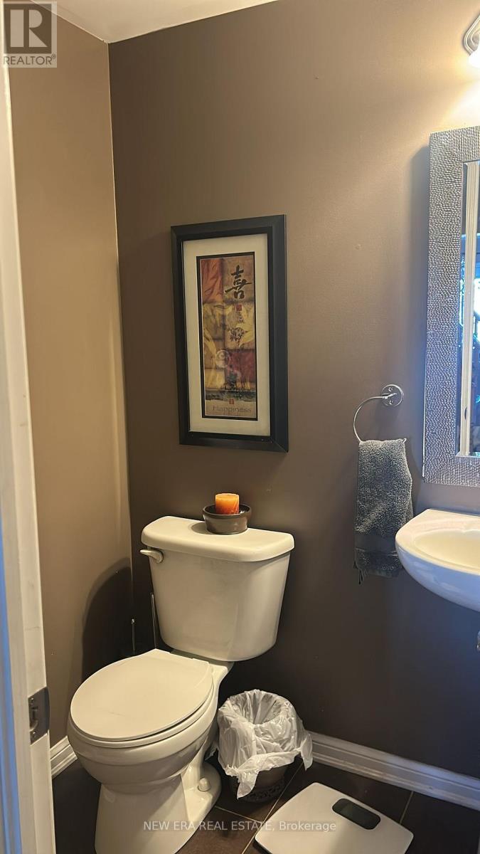 225 Schreyer Crescent Property Photo 12