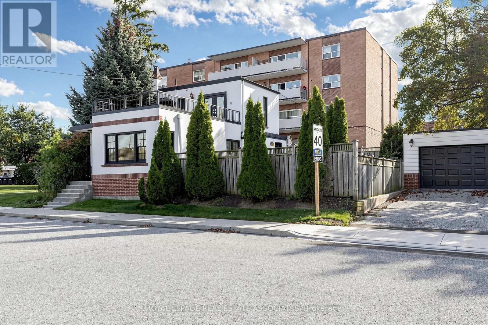 298 Lakeshore Road E Property Photo 5