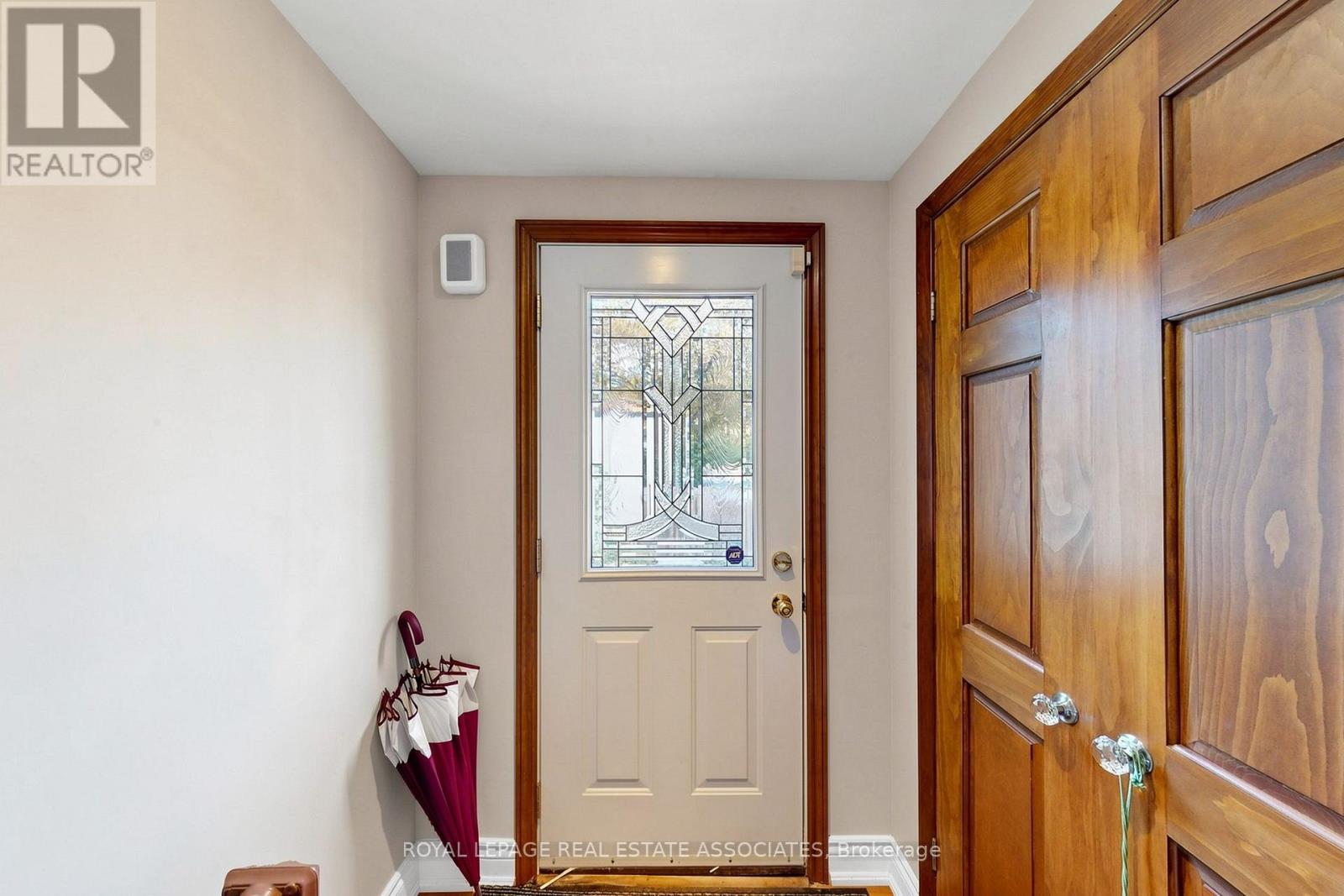 298 Lakeshore Road E Property Photo 19