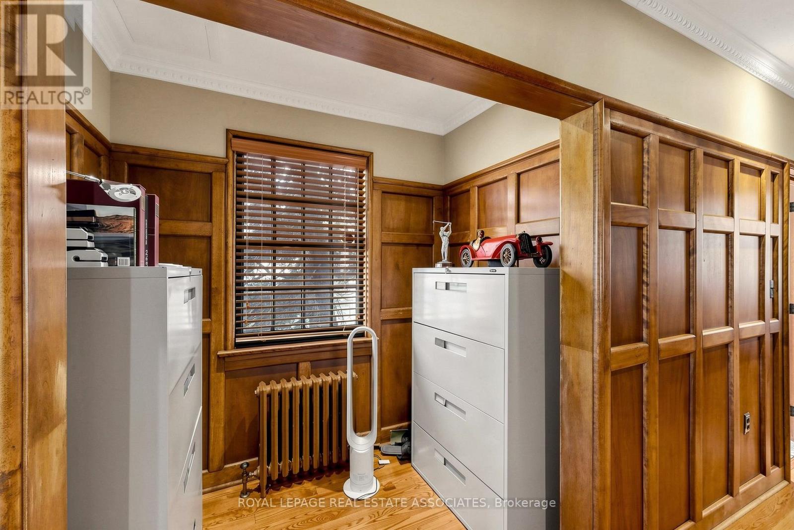 298 Lakeshore Road E Property Photo 22