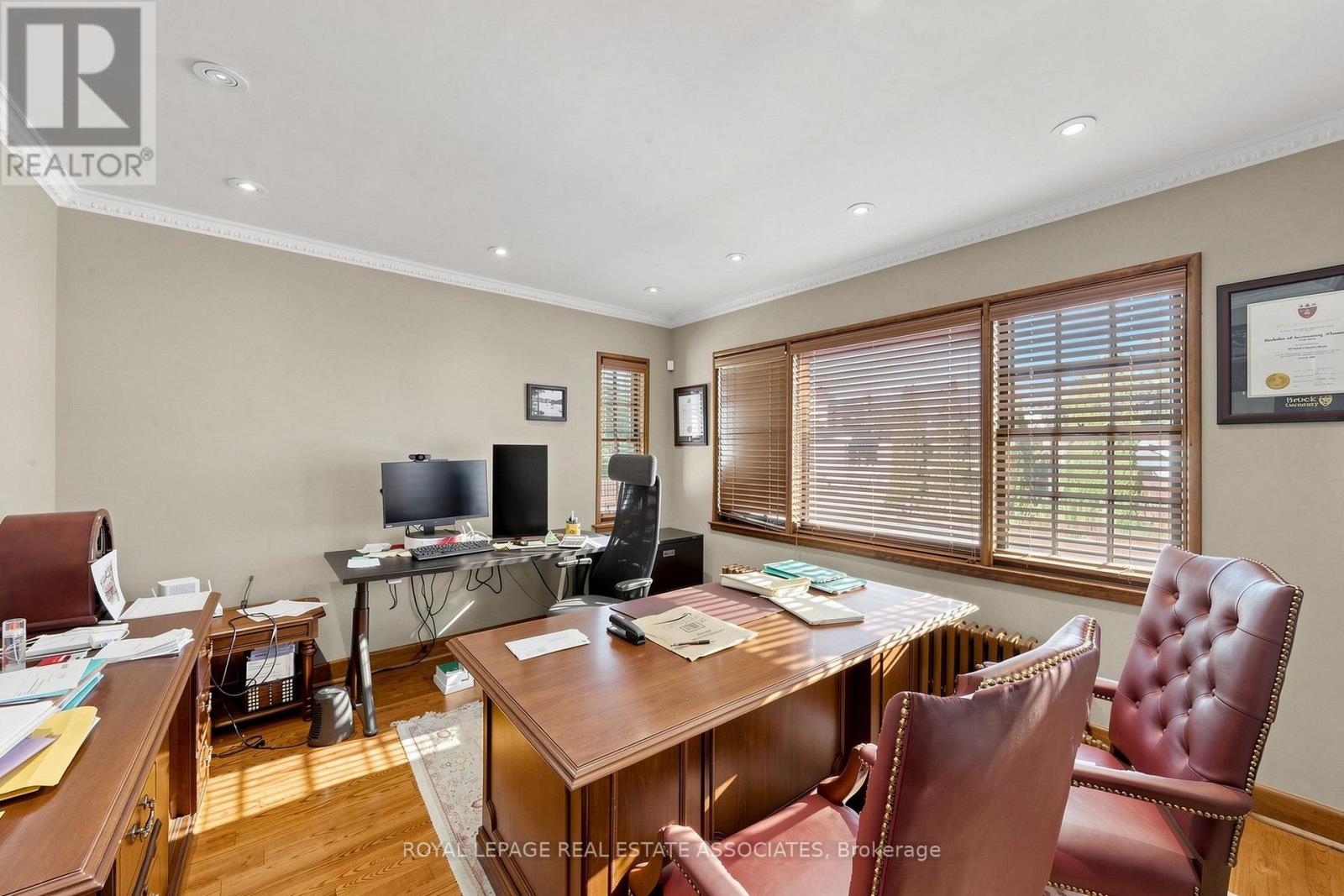 298 Lakeshore Road E Property Photo 23