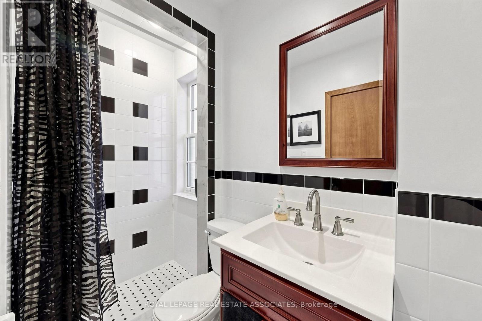 298 Lakeshore Road E Property Photo 27