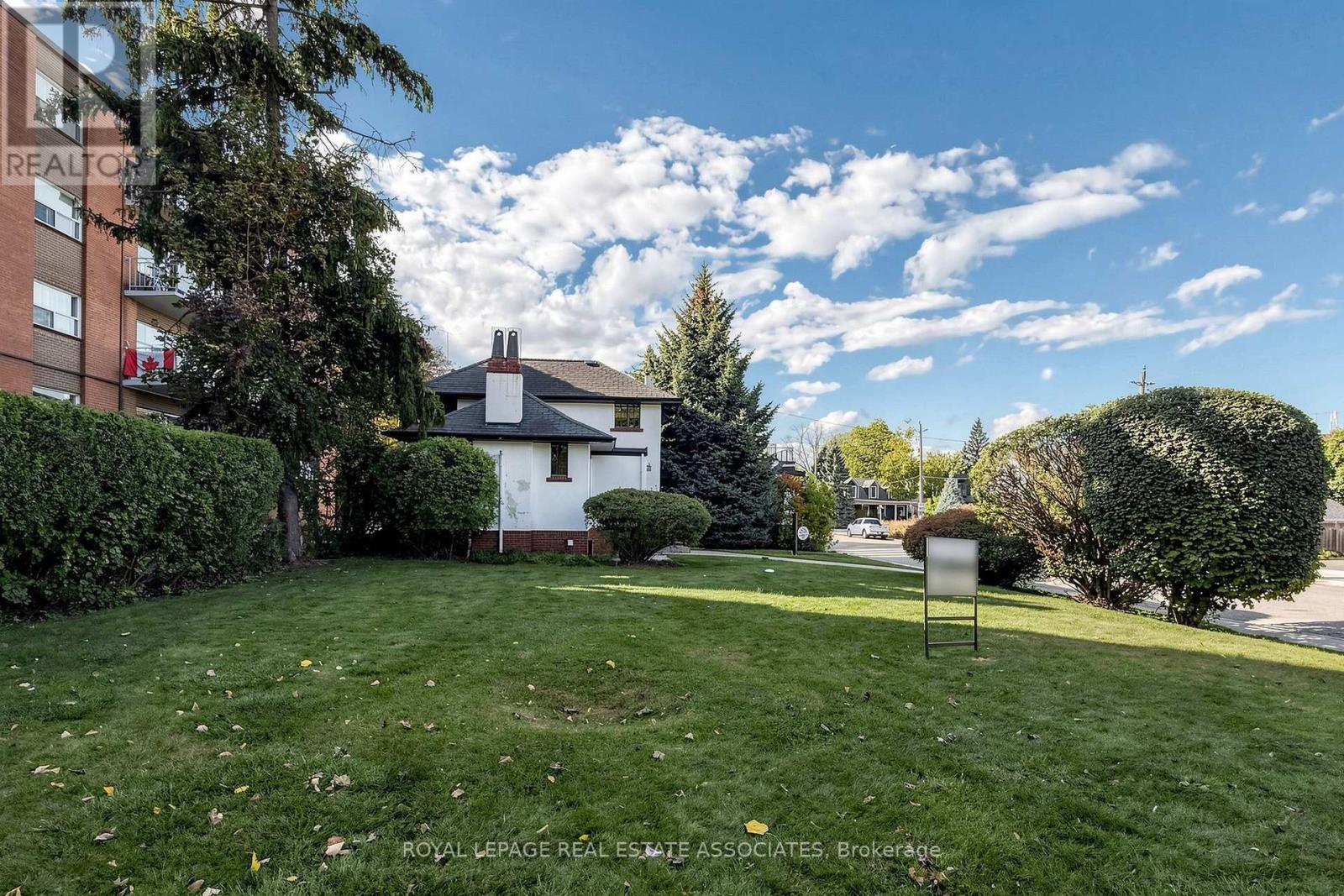 298 Lakeshore Road E Property Photo 40