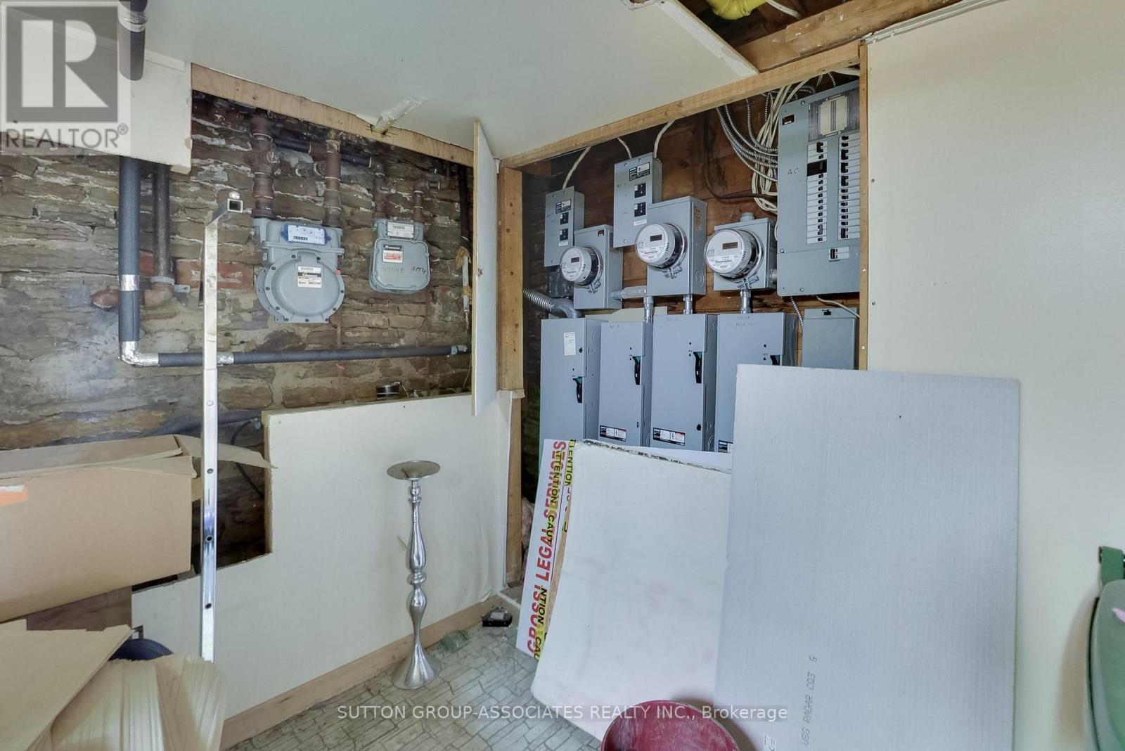 1181-1183 St Clair Avenue W Property Photo 9