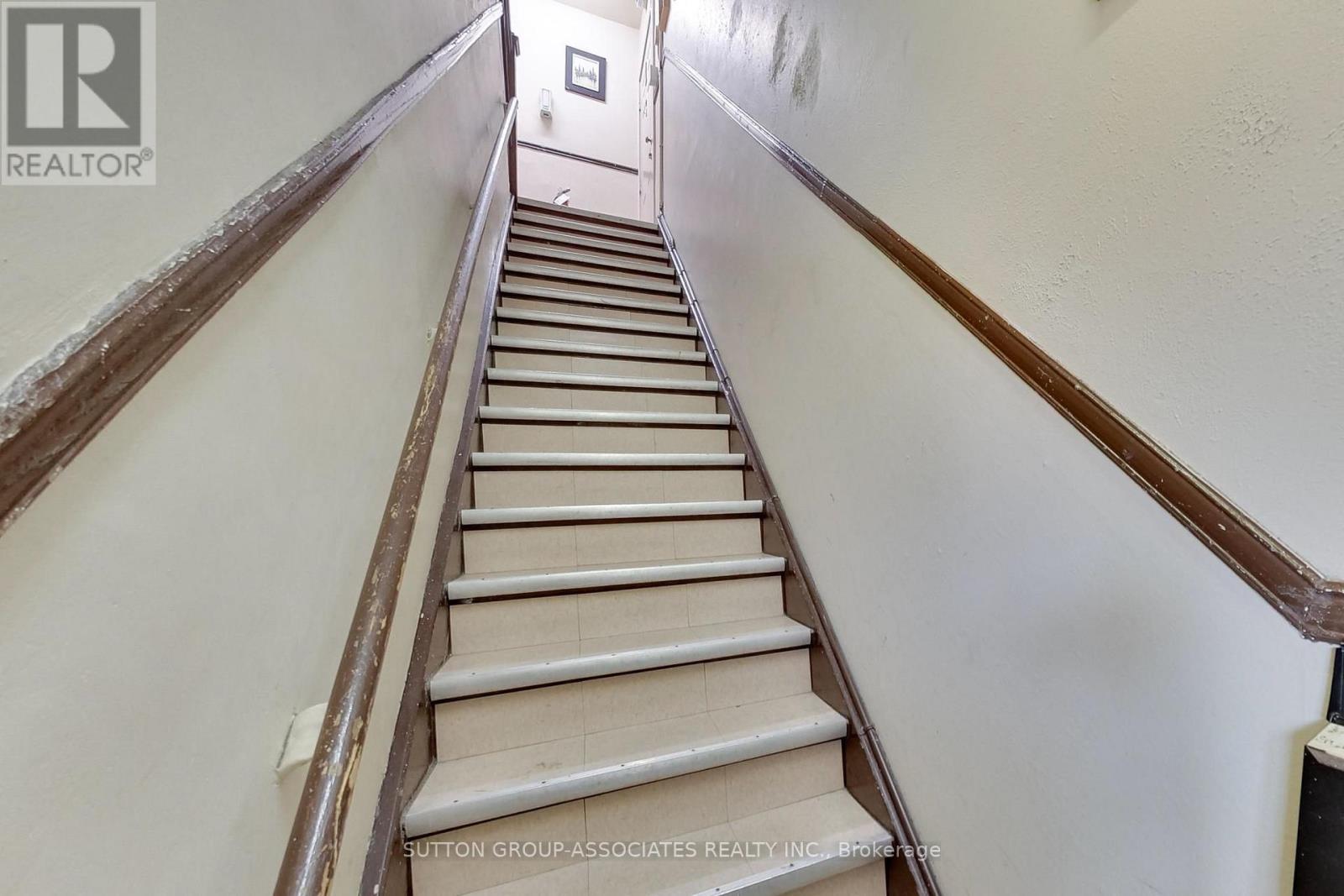 1181-1183 St Clair Avenue W Property Photo 11