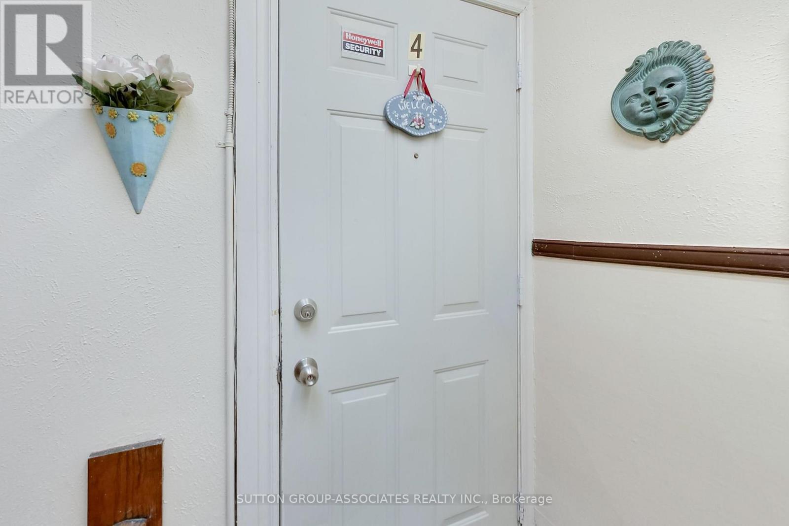 1181-1183 St Clair Avenue W Property Photo 12