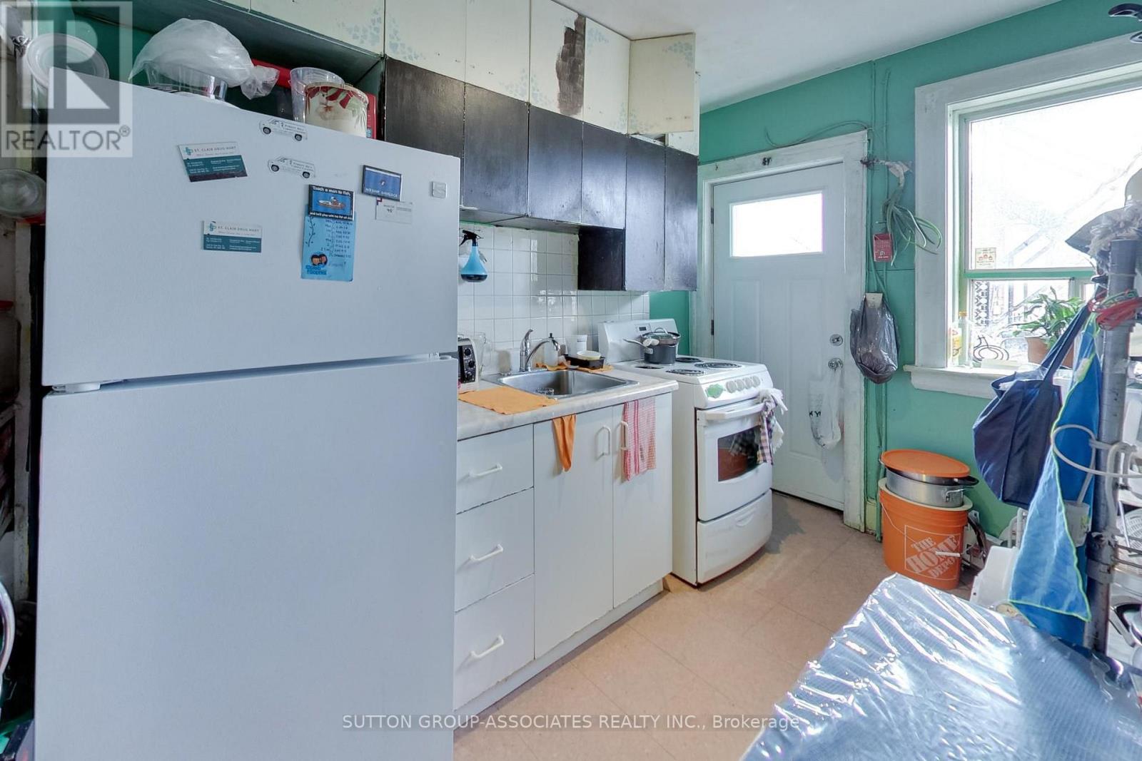1181-1183 St Clair Avenue W Property Photo 15